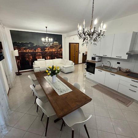 Vacanze Romane Apartment In روما المظهر الخارجي الصورة